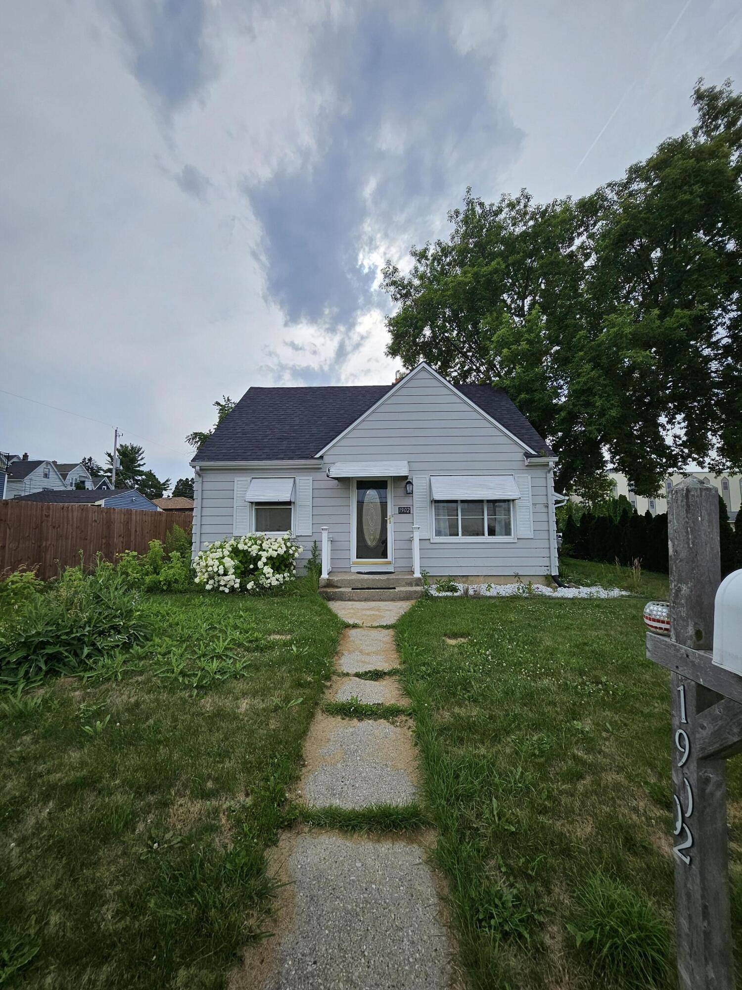 1902 12th Ave, South Milwaukee, WI 53172