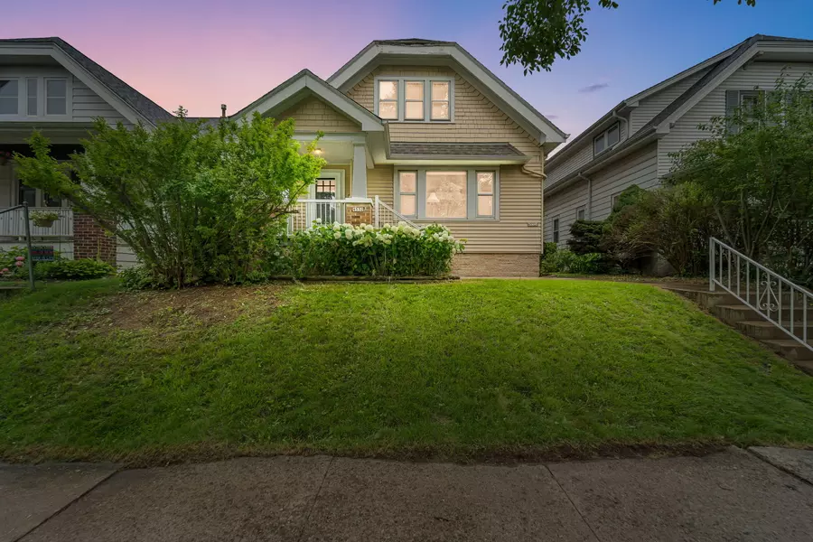 4532 N Bartlett Ave Unit 4532A, Shorewood, WI 53211