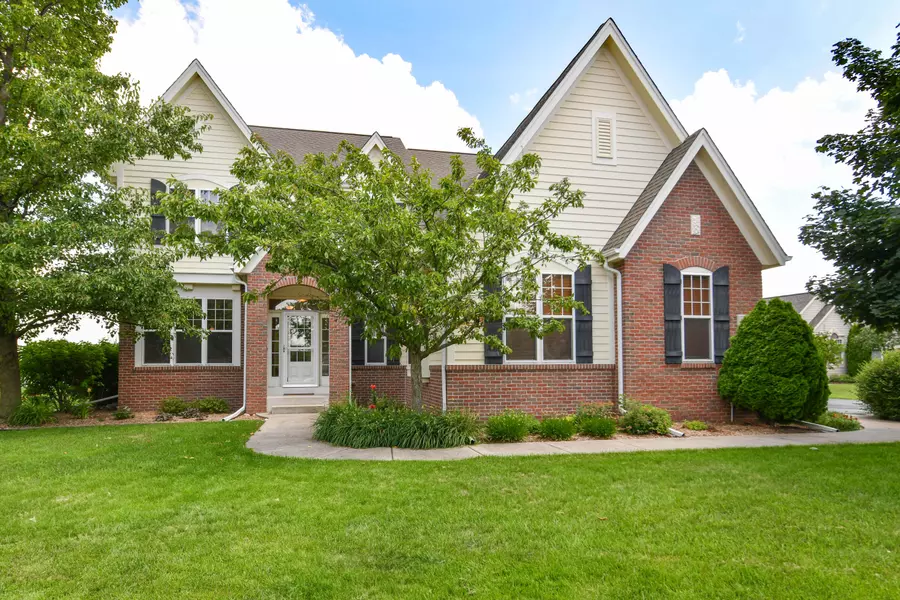 1851 River Lakes Rd S, Oconomowoc, WI 53066