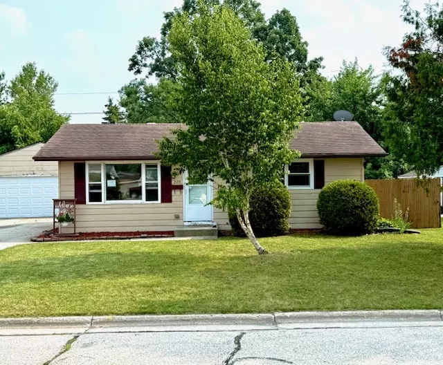 229 Shelly Dr, Sheboygan Falls, WI 53085