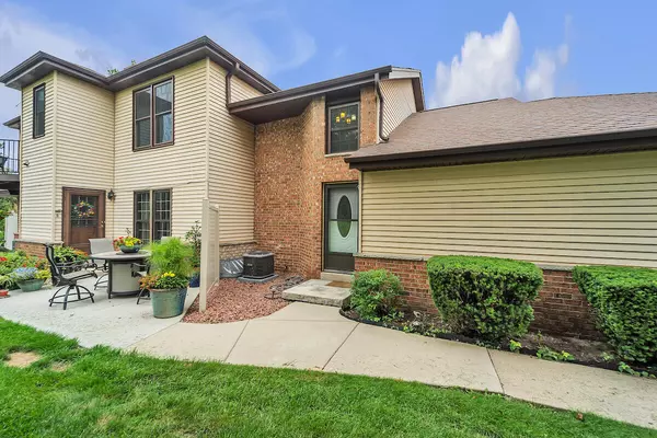 8127 S Legend Dr Unit A, Franklin, WI 53132