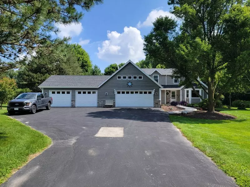 25520 Deer Ridge Trl, Norway, WI 53185