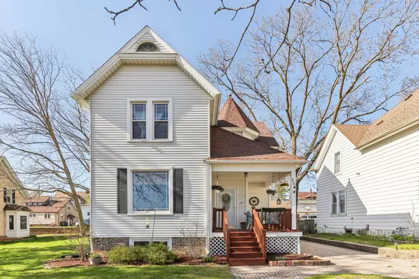 114 E Washington St, West Bend, WI 53095