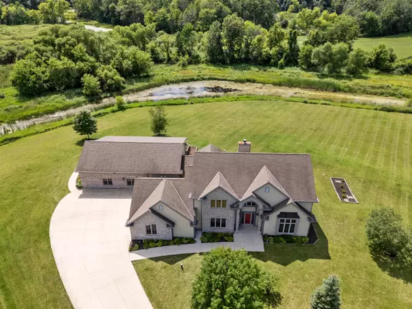 3976 Woodridge Ct, Richfield, WI 53017