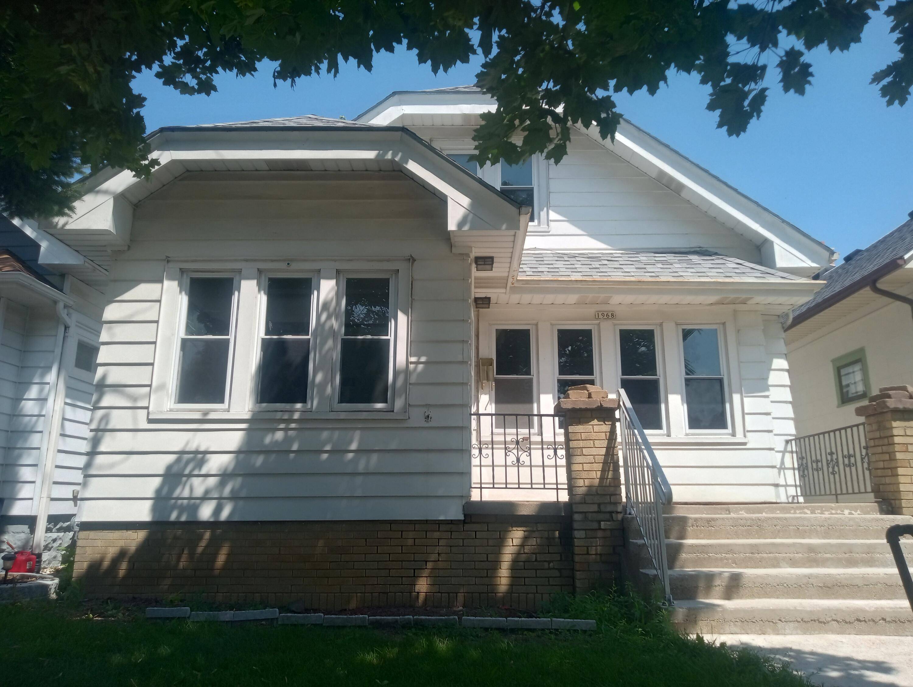 1968 S 72nd St, West Allis, WI 53219