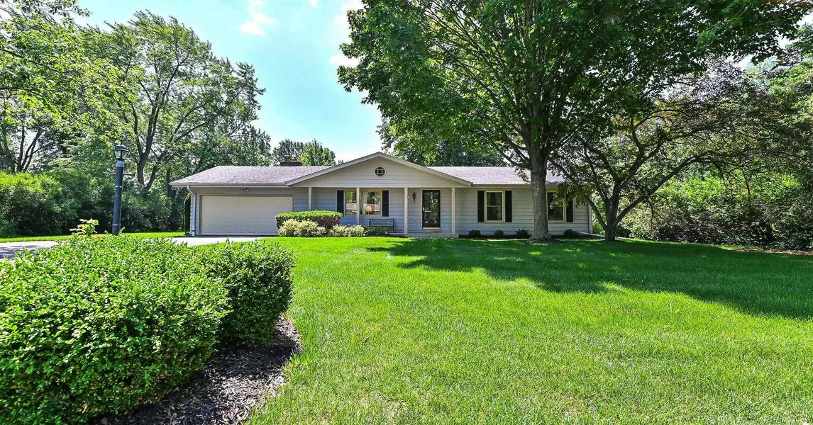 2311 W Chestnut Rd, Mequon, WI 53092