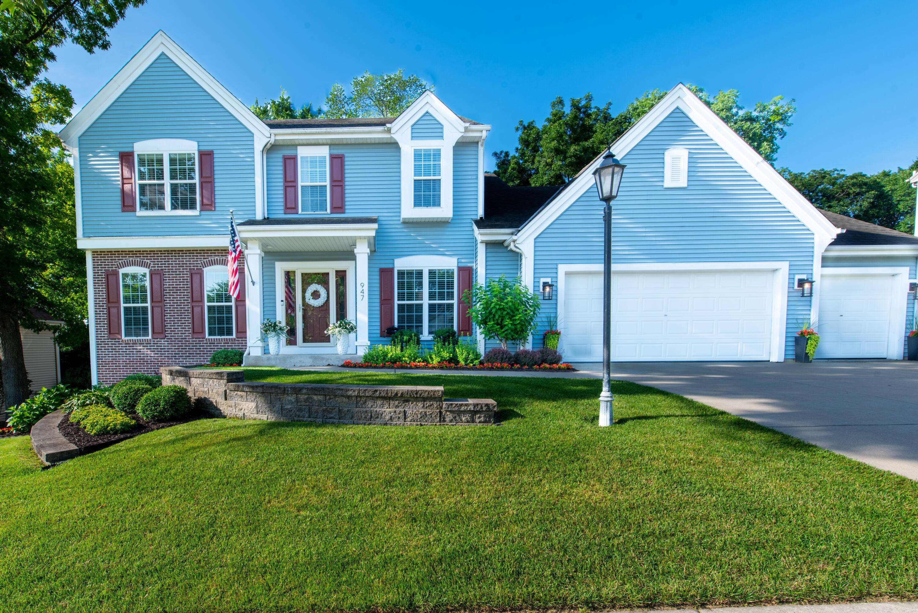 947 River Park Dr, Waukesha, WI 53189
