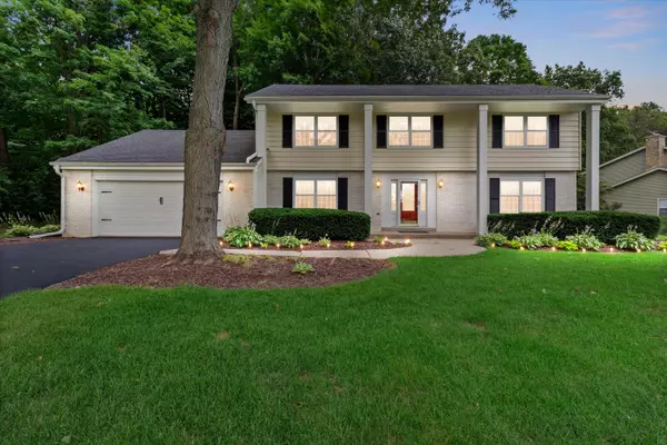 840 Tanglewood Dr, Brookfield, WI 53005