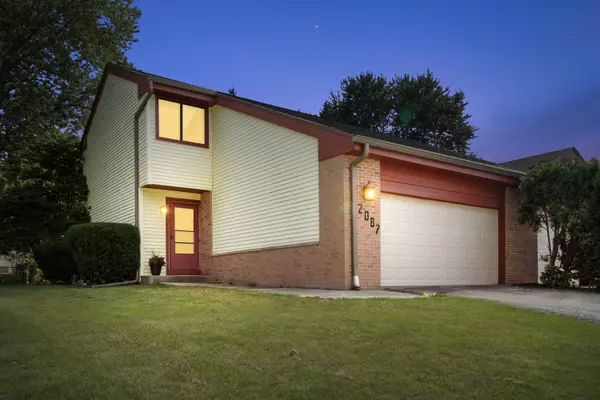 2087 E Pendragon Ct, Oak Creek, WI 53154