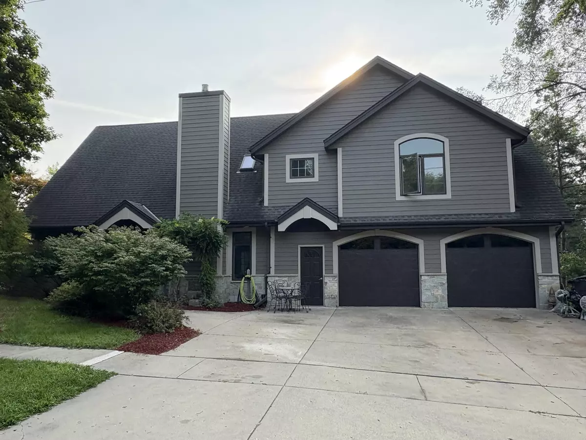 Waterford, WI 53185,109 Riverview Dr