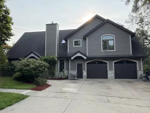 109 Riverview Dr,  Waterford,  WI 53185