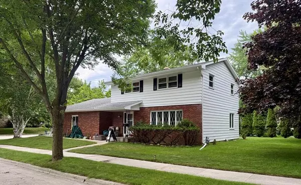 3107 Cherokee Dr, Sheboygan, WI 53083