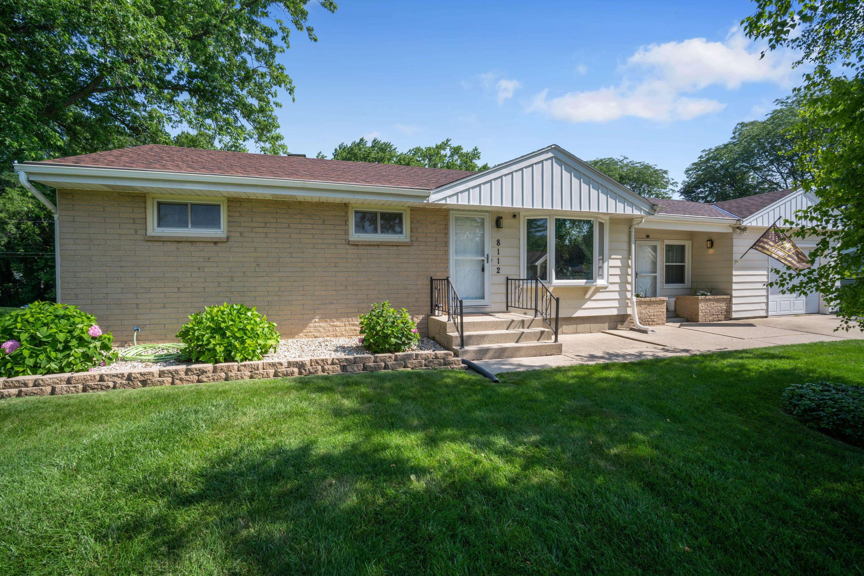 8112 W Elm Ct, Franklin, WI 53132