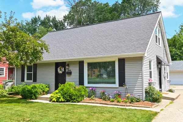 5448 N 13th St, Milwaukee, WI 53209