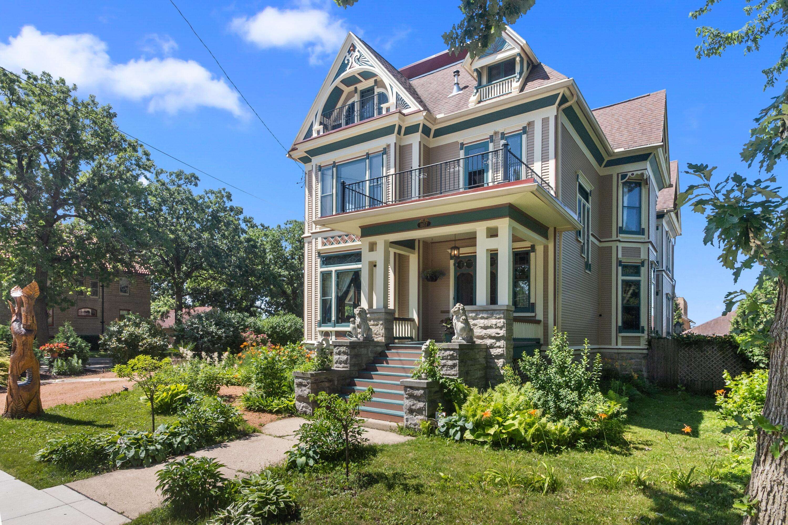 1107 Algoma Blvd, Oshkosh, WI 54901