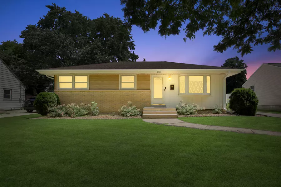 2964 S 102nd St, West Allis, WI 53227