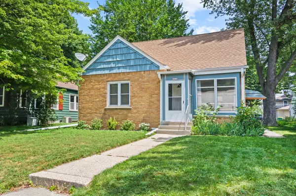 4452 N Sheffield Ave, Shorewood, WI 53211