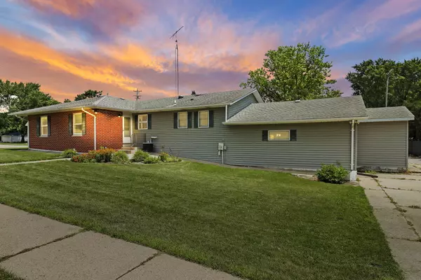 573 W State St, Burlington, WI 53105