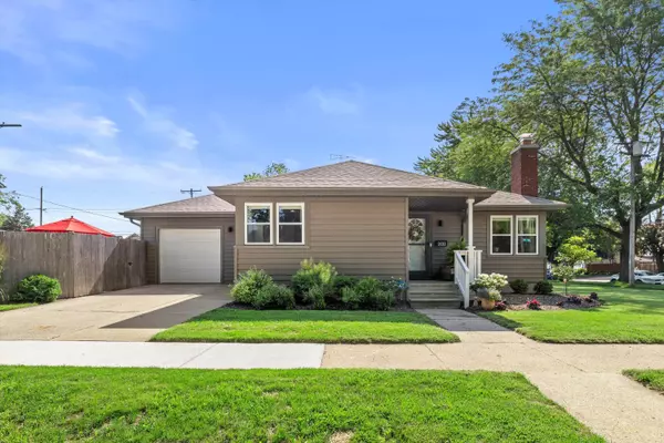 2022 76th St, Kenosha, WI 53143