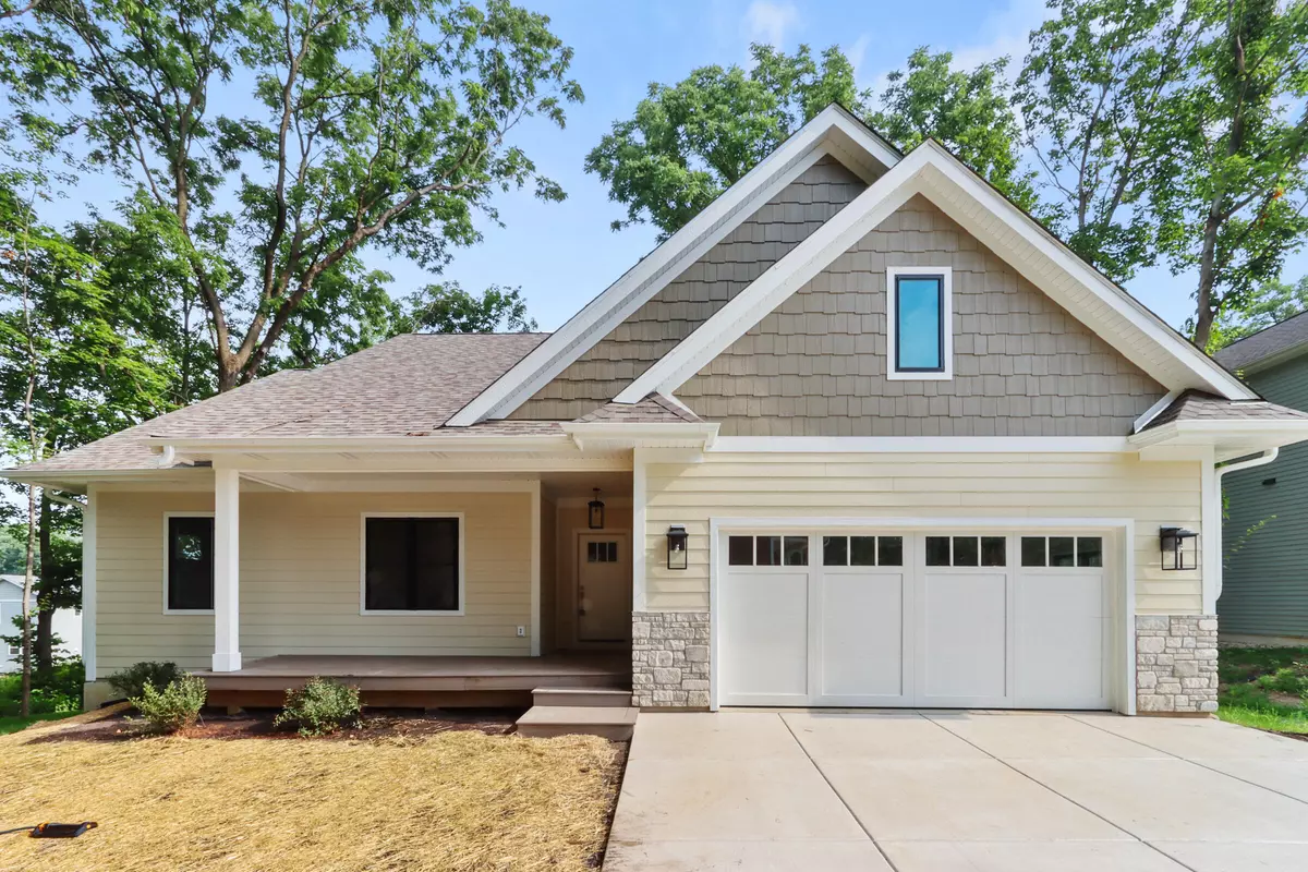 Lake Geneva, WI 53147,921 Platt Ave