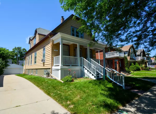 4019 N Stowell Ave Unit 4021, Shorewood, WI 53211