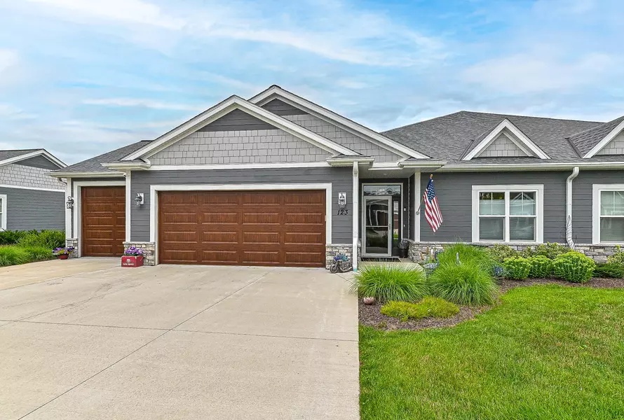 123 Phantom Lake Ct, Mukwonago, WI 53149