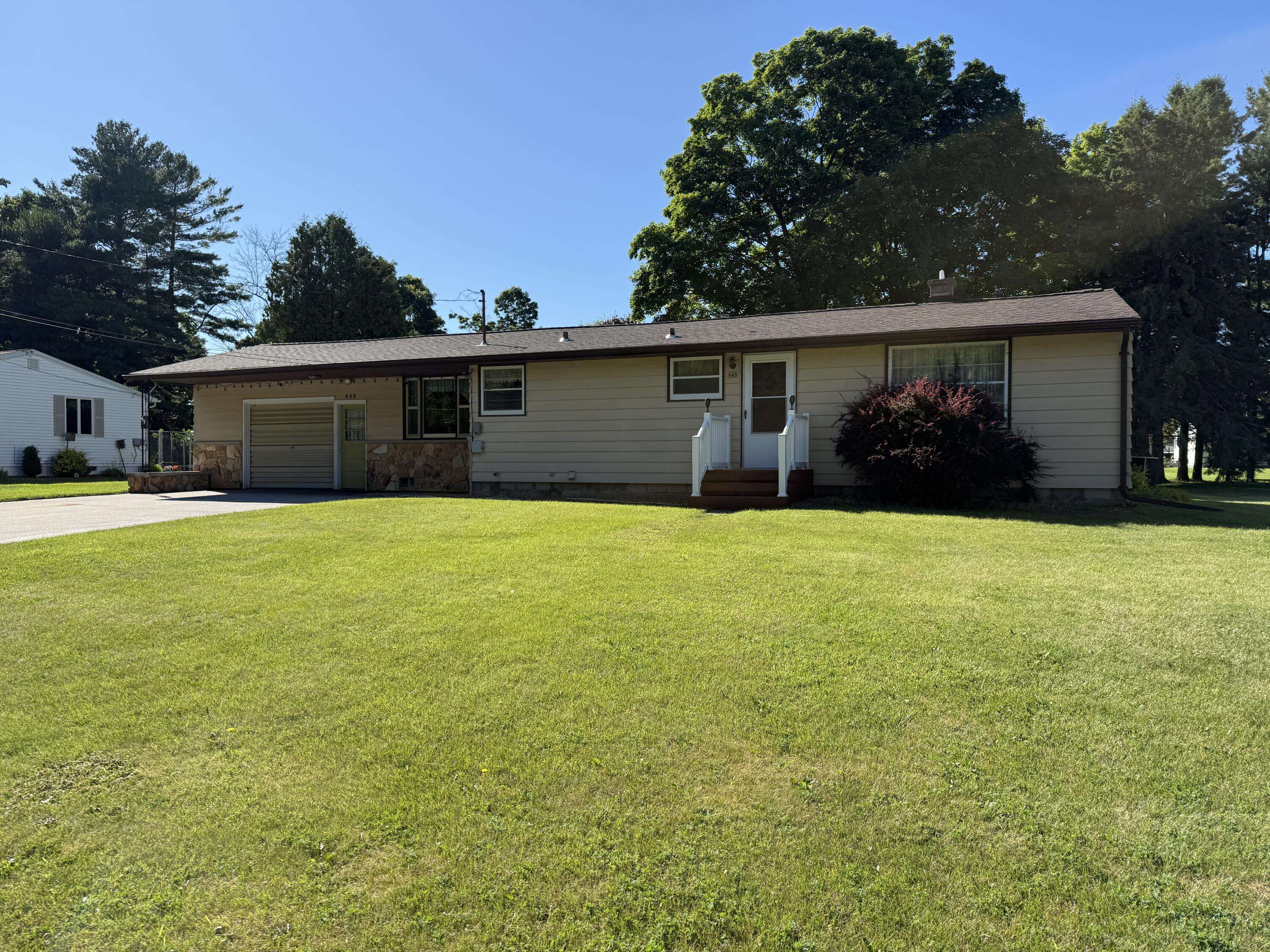 945 Steiner Dr, Mishicot, WI 54228