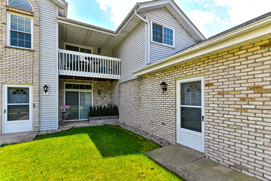 9101 S Aspen Dr Unit 8, Oak Creek, WI 53154
