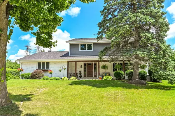 2638 N 122nd St, Wauwatosa, WI 53226