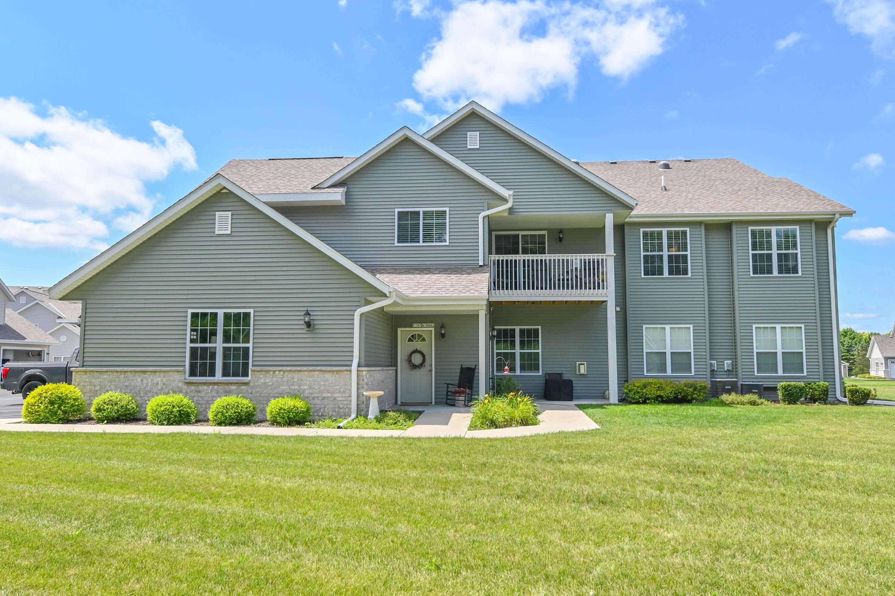 W197N16942 Stonewall Dr, Jackson, WI 53037