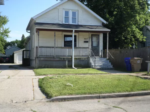 923 47th St, Kenosha, WI 53140