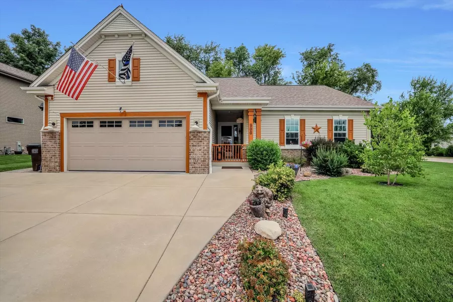 900 Poplar Grove Ct, Waterford, WI 53185