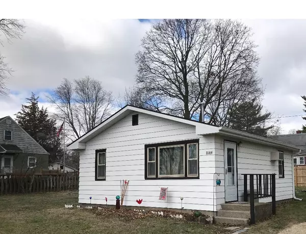 3166 East Dr, Lyons, WI 53147