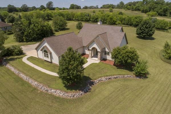 S93W31636 Gena Dr, Mukwonago, WI 53149