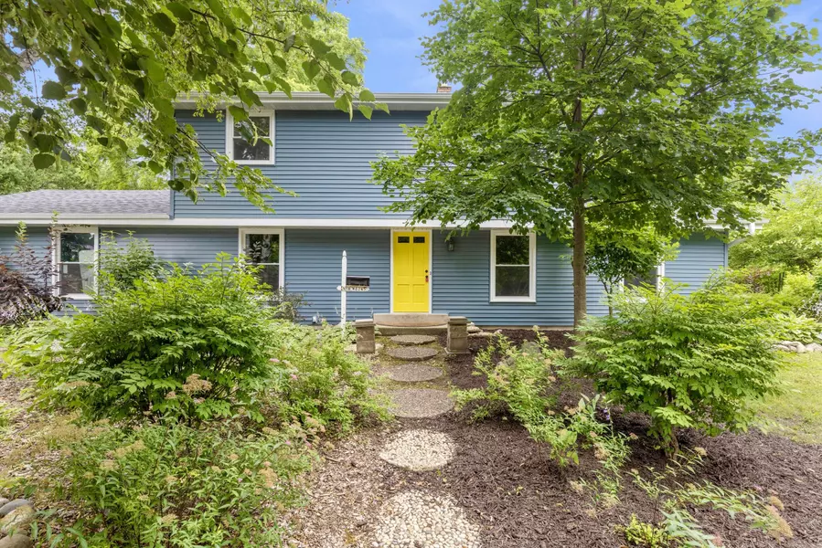 N98W6245 Oriole Ln, Cedarburg, WI 53012