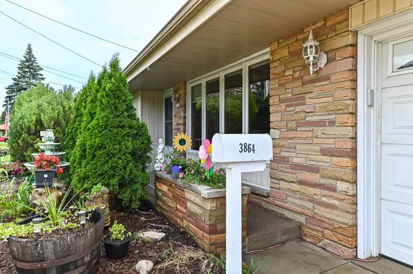 3864 S Massachusetts Ave, Milwaukee, WI 53220