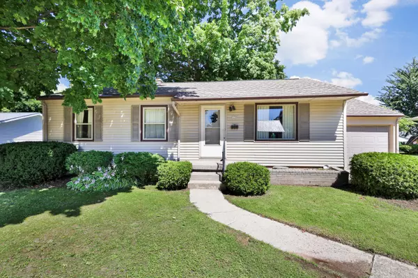 3706 Schroeder Dr, Manitowoc, WI 54220