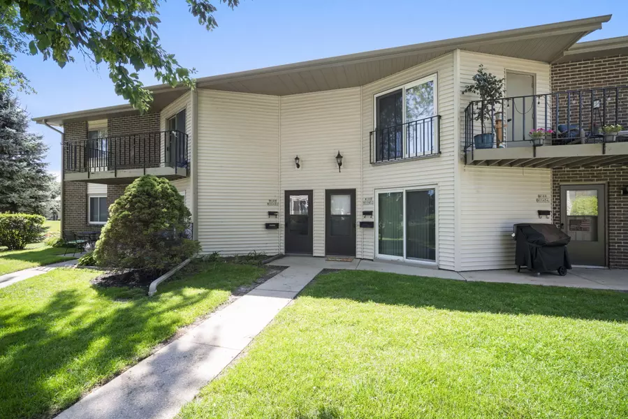 W169N11450 Biscayne Dr, Germantown, WI 53022