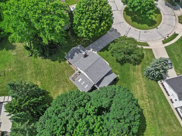 Pewaukee, WI 53072,264 Oaklawn Ct