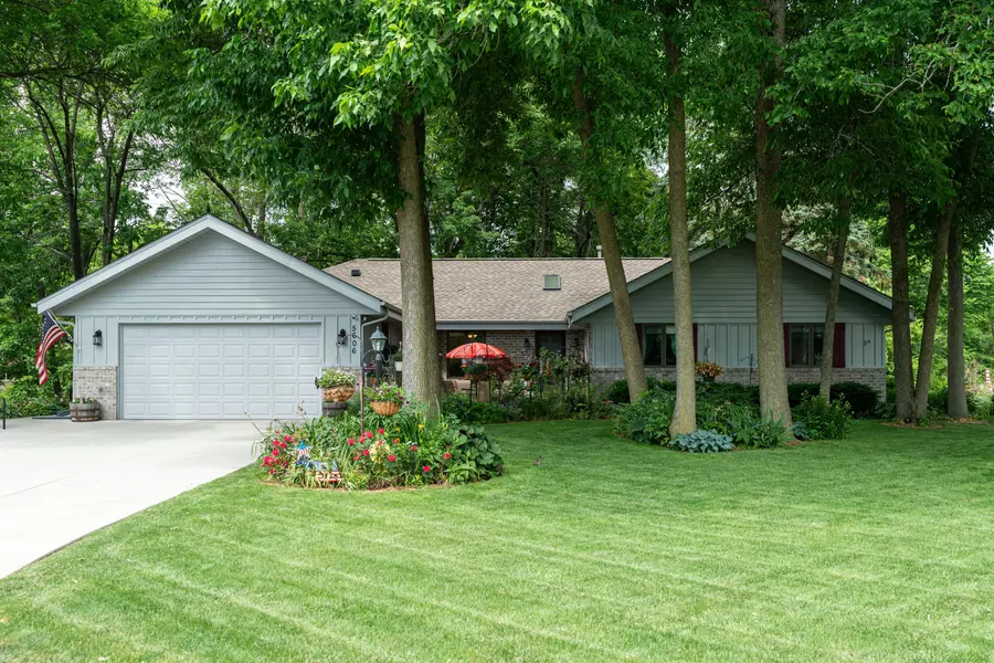 5606 Richwood Ln, Caledonia, WI 53402