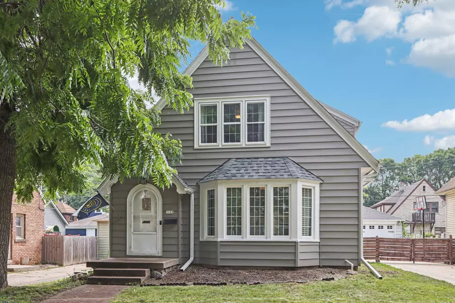 3132 N 49th St, Milwaukee, WI 53216