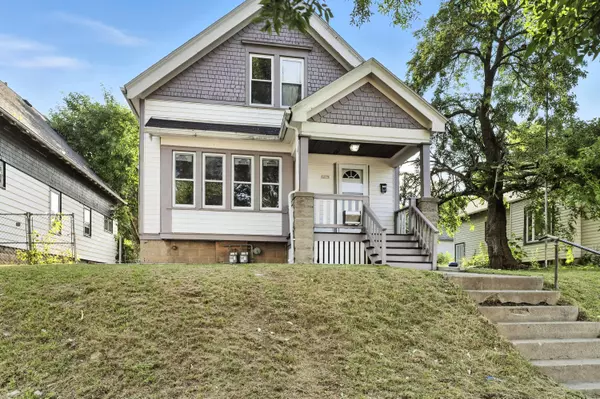 3279 N 28th St, Milwaukee, WI 53216