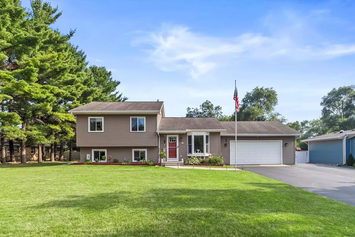 Eagle, WI 53119,615 Andrew St