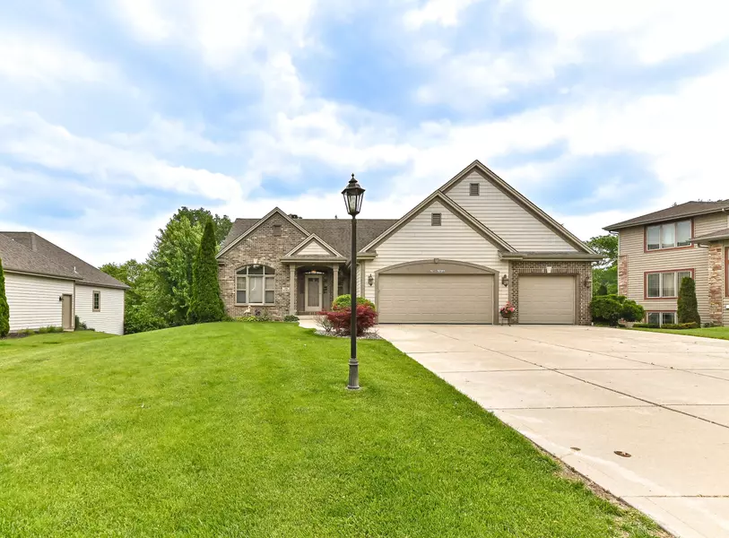 S70W19133 Kenwood Dr, Muskego, WI 53150