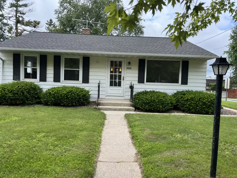 1112 N 23rd St, Manitowoc, WI 54220