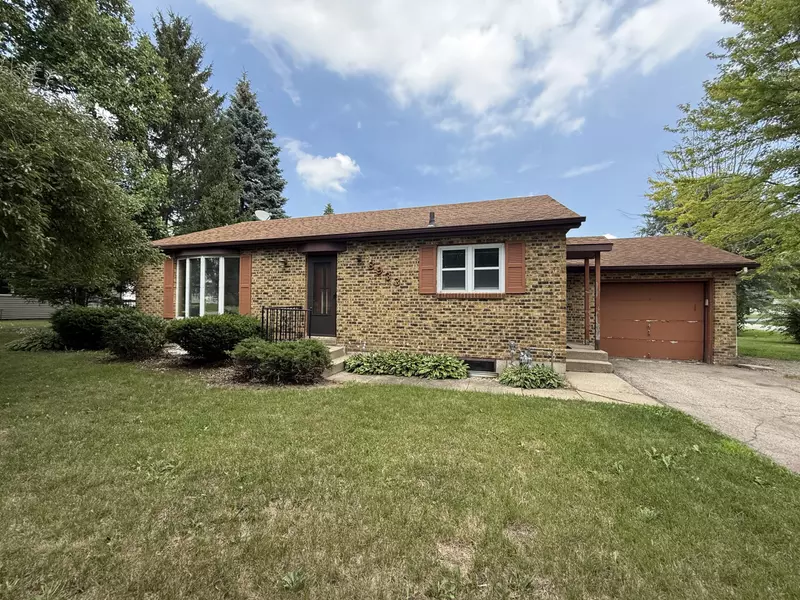 8933 360th Ave, Randall, WI 53181