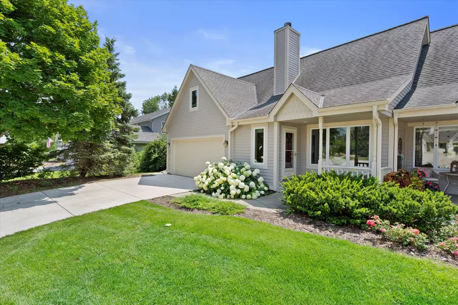 N13W6855 Pheasant Ct, Cedarburg, WI 53012