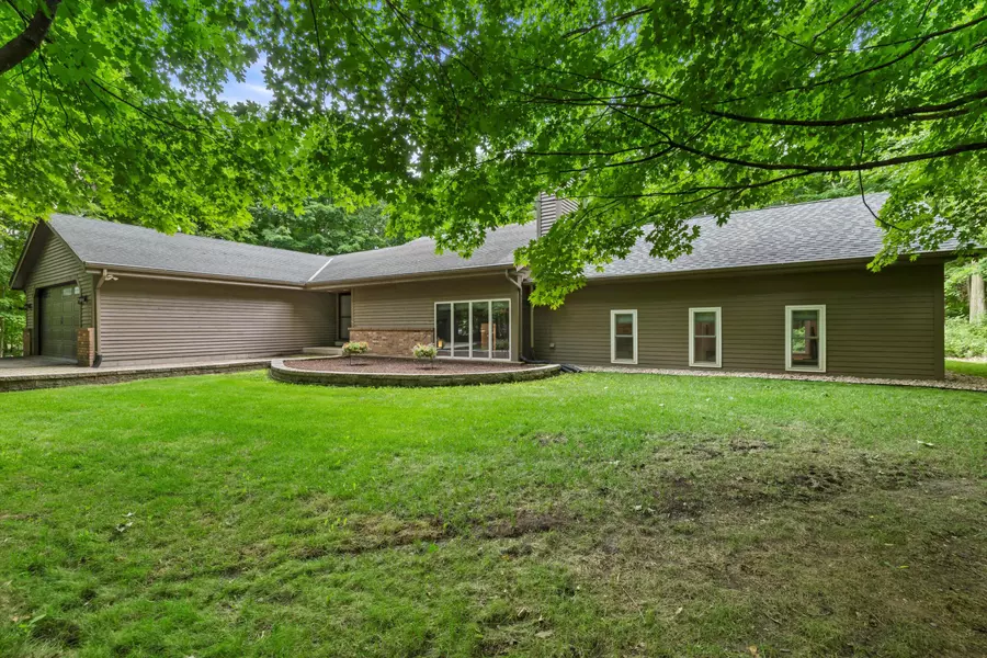 29209 Manor Dr, Waterford, WI 53185