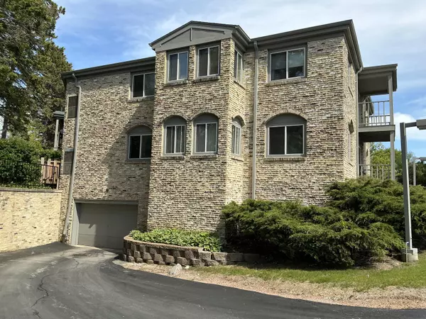 7234 N Green Bay Ave Unit 202, Glendale, WI 53209