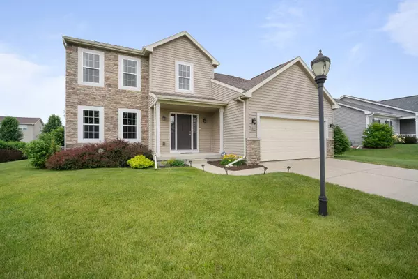 810 Meadowgate Dr, Waterford, WI 53185